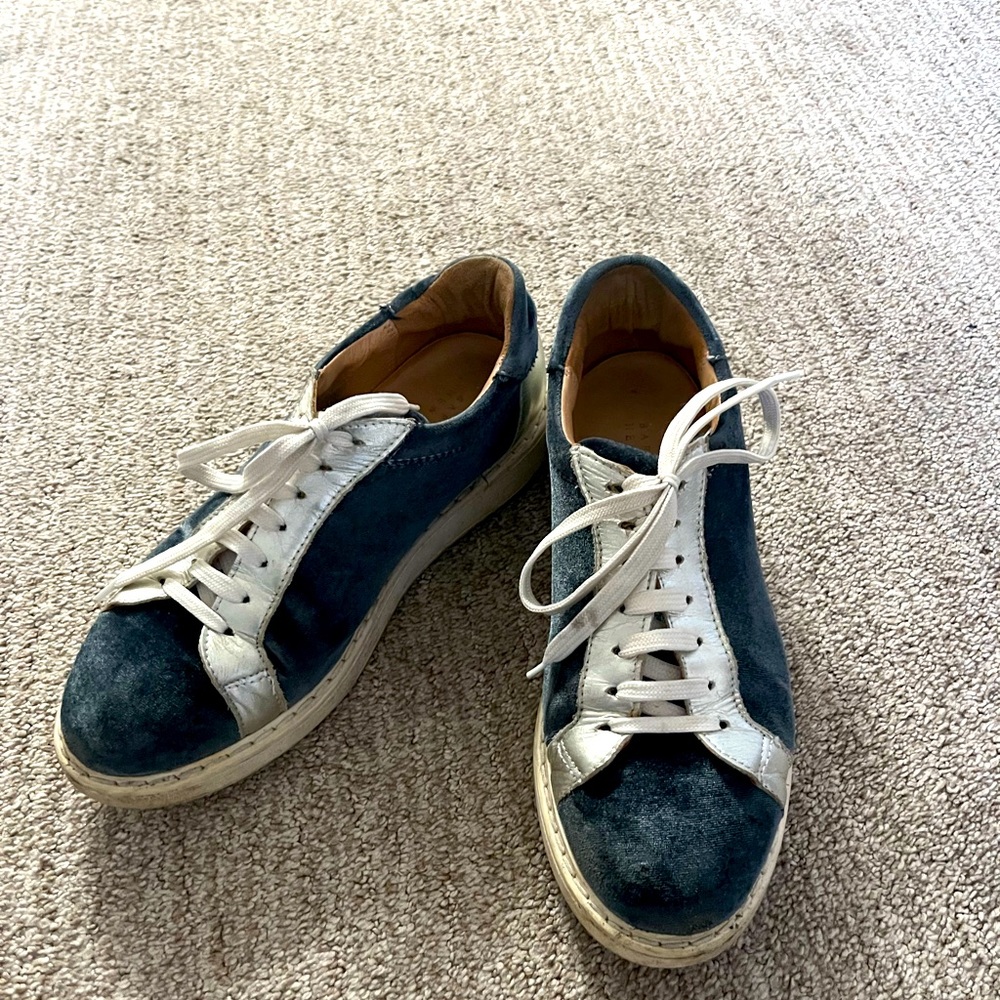 Barneys New York Sneakers sz 38